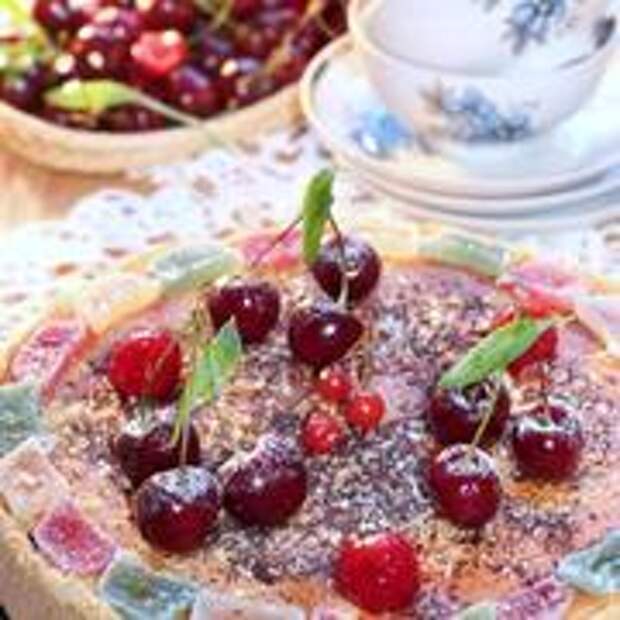 Сырный пирог с ягодой и мармеладом