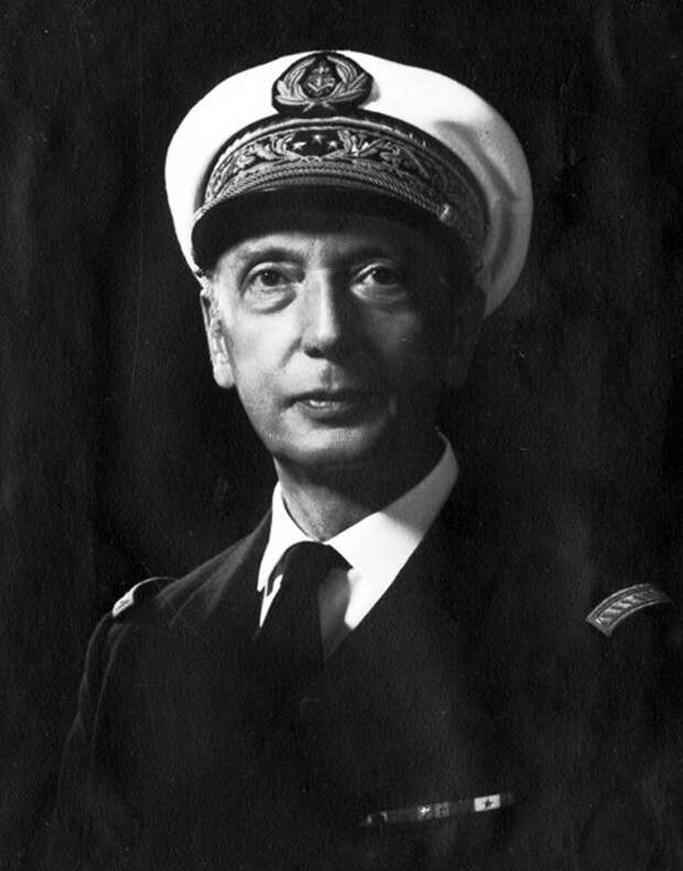 Контр-адмирал (в описываемый период лейтенант) Bouillaut