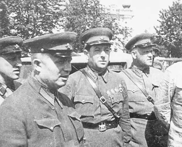 Бессарабский поход: зачем Жуков ввёл «дресс-код» в Красной Армии
