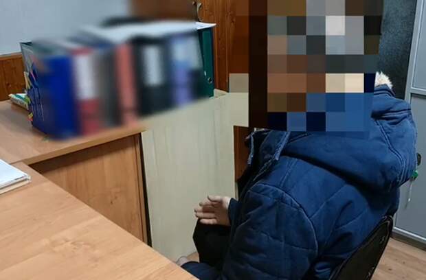 В Ейске 53-летний мужчина повредил Доску почета недопитым алкоголем