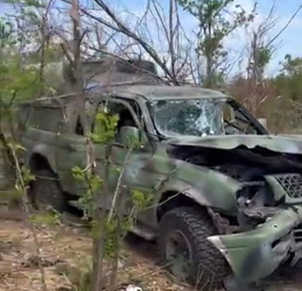Бронемашина ВСУ пролетела по воздуху и превратилась в кусок металла