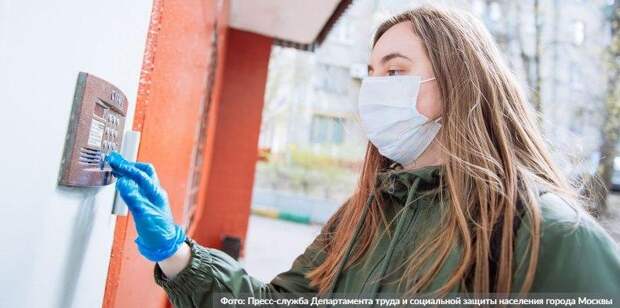 Более 25 тыс кг продуктов доставили москвичам социальные работники