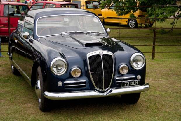 Lancia Aurelia 1955 года. Автомобиль итальянского производителя Lancoa. Lancia Aurelia 1955 года. Автомобиль итальянского производителя Lancoa. олдтаймер, ретро автомобили