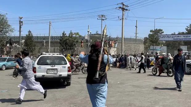 Главы МИД Британии и Китая обсудили ситуацию в Афганистане