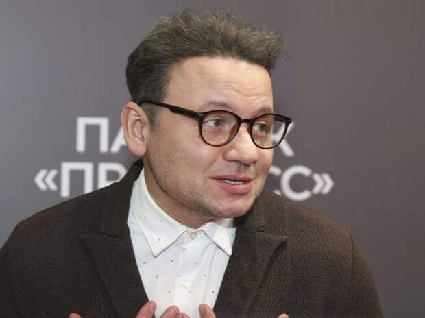 Александру Олешко вызвали врачей в театр Вахтангова: резкая боль в ноге