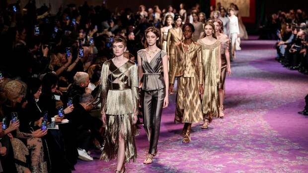 Gucci и Saint Laurent: показы уже вышли из моды