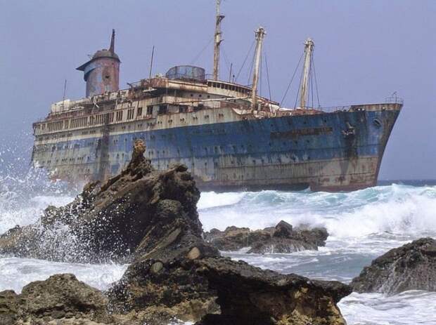 12 знаменитых кораблекрушений, которые можно увидеть без акваланга кораблекрушение, мир