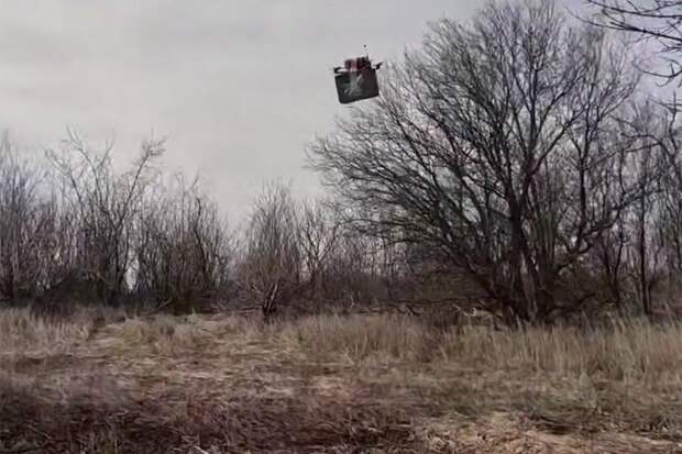 Дроны ВС РФ поздравили солдат ВСУ с 23 февраля продуктовыми наборами