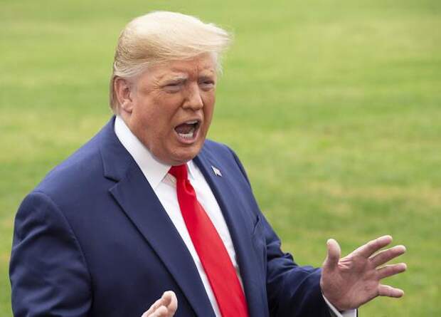 Пользователи сети высмеяли Трампа, шлепнувшего президента Финляндии по колену