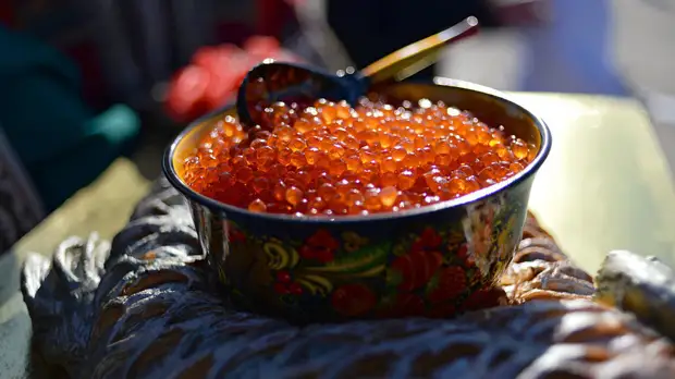 В Роспотребнадзоре дали рекомендации по выбору красной икры