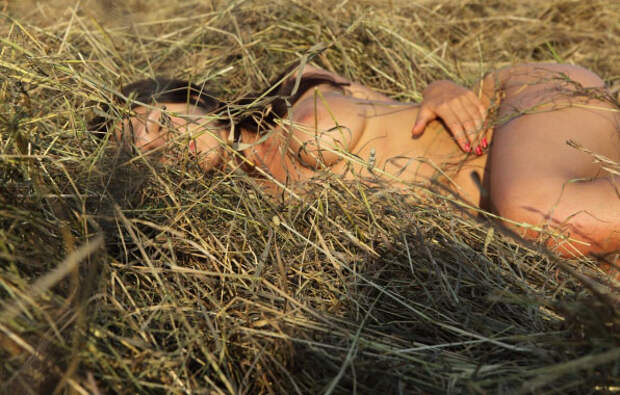 Обои - christina shmidt, порноактриса, фотомодель, брюнетка, лежит