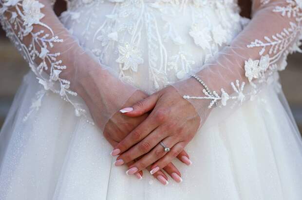 Обруганная за деталь в образе невеста задала новый тренд