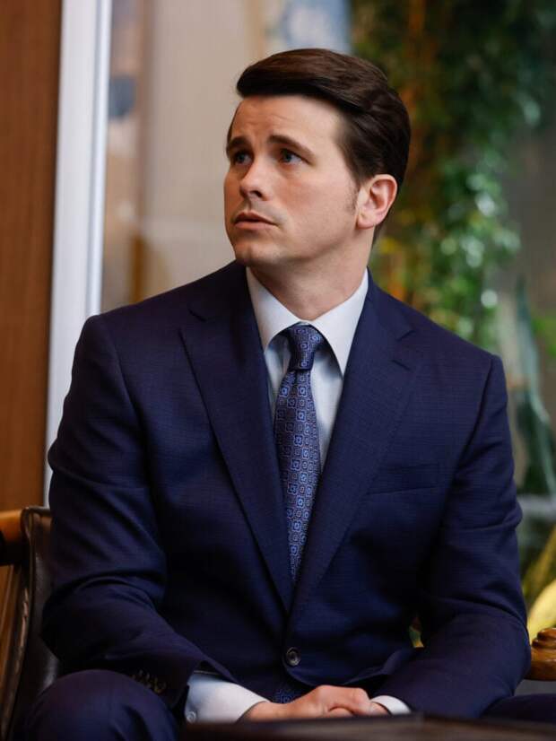 Jason Ritter as âJulian Markstonâ