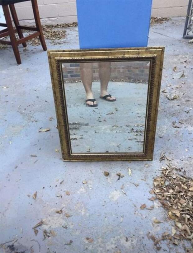 Люди продают зеркала