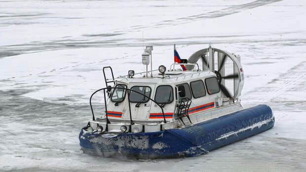 Девять рыбаков застряли на льдине в Финском заливе