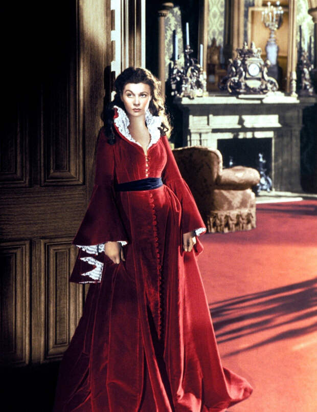 Шестьдесят оттенков алого: Самые известные красные платья в кино, сериалах, мультфильмах и играх