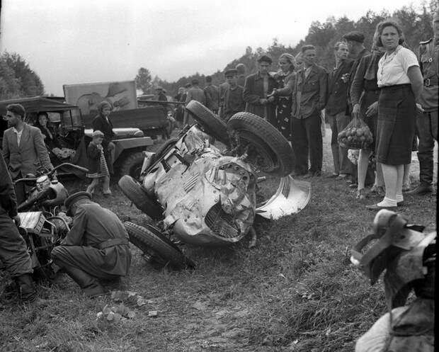 Это Auto-Union Type D, разбившийся под Горьким. Управлявший им гонщик Соколов чудом остался жив.