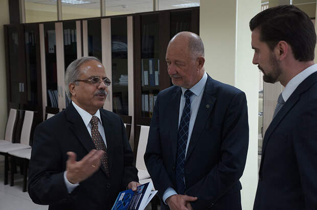 Офис ЗАО Струнные технологии посетил посол Республики Индия в Беларуси господин Саксена Панкадж