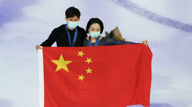 Китайцы Вэньцзин и Цун выиграли короткую программу среди спортивных пар на Гран-при Италии