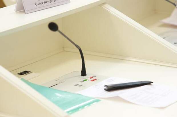 Плугин выступил с предложением о запрете работы для мигрантов в торговле