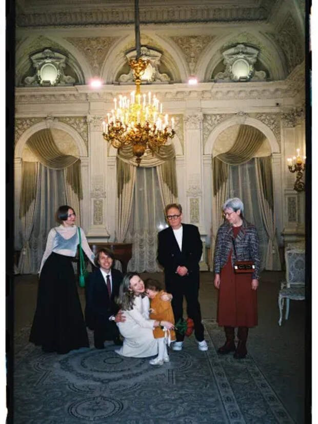 Даниил Замков и Маша Янковская с дочерью и родителями