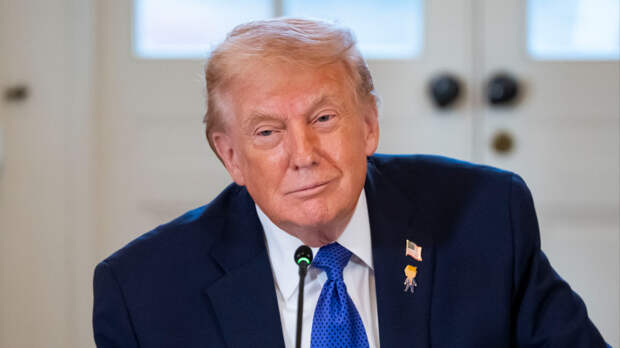 Трамп репостнул свое ИИ-изображение, на котором он курит кубинскую сигару