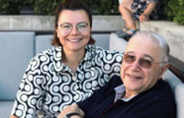 Шоу-бизнес: Куда пропал Евгений Петросян, как он живет теперь и на кого похожи его подросшие дети