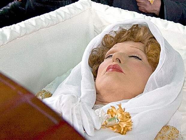 Людмила Гурченко - известнейшая актриса, да и просто красивая женщина Людмила Гурченко - известнейшая актриса, да и просто красивая женщина