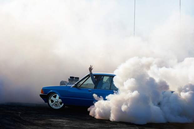 Жжёная резина и хаос - захватывающие кадры с Burnout Competition