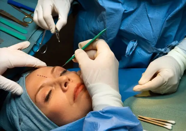 Россиянам рассказали о возможных последствиях пластики носа