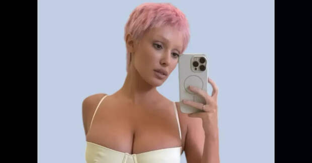 Экстремальное мини и розовое пикси: Бьянка Цензори показала новый образ