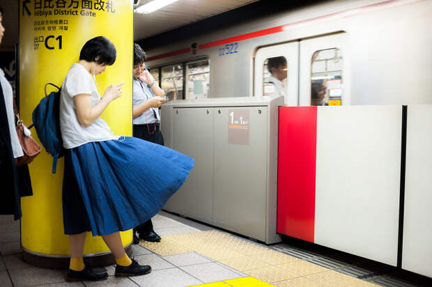 japan-street-photography-5-58088810eeb04__880