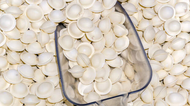 SHOT: в Москве школьники попали в больницу после употребления пельменей