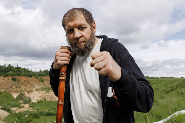 Боец Емельяненко заявил, что ему требуется $1 млн на лечение