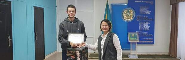 Инженер школы занял первое место на конкурсе «Мен қазақша сөйлеймін» в Абайском районе