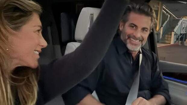 Строит планы на будущее с Дженнифер Энистон: Джим Кертис опубликовал новое фото с актрисой