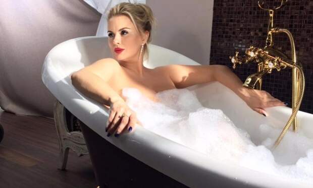 Обнаженная Семенович в пенной ванне с утра настроила подписчиков в Instagram на лучший лад 