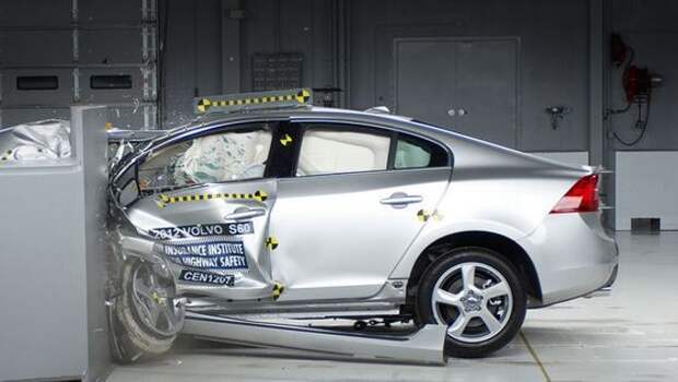 Безопасность автомобилей проверяют при помощи краш-тестов