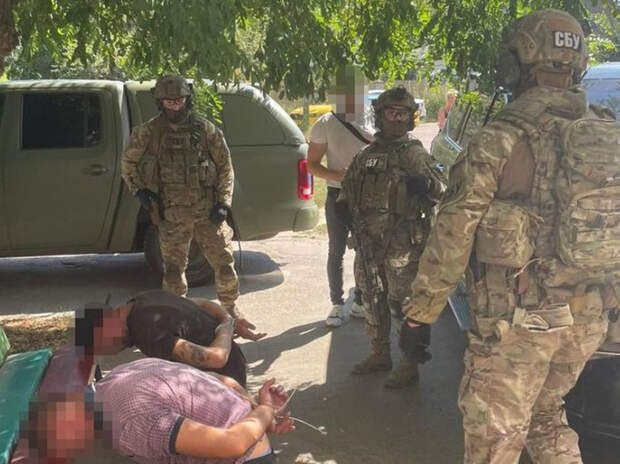 Украинские бандиты вымогали деньги у семей военных под угрозой пыток