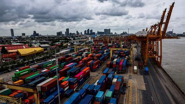 Трамп предупредил о введении 10-процентных пошлин в отношении стран БРИКС