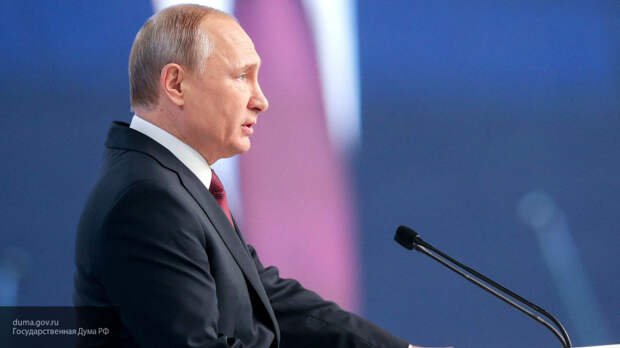 Путин проехался верхом на коне в Первом Оперативном полку полиции