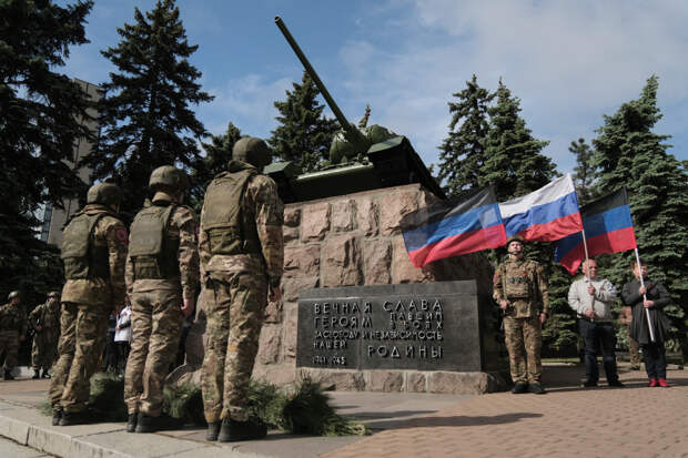 В Донецке военнослужащие ЦВО приняли участие  в торжественном митинге, посвященном 79-й годовщине Победы  в Великой Отечественной войне