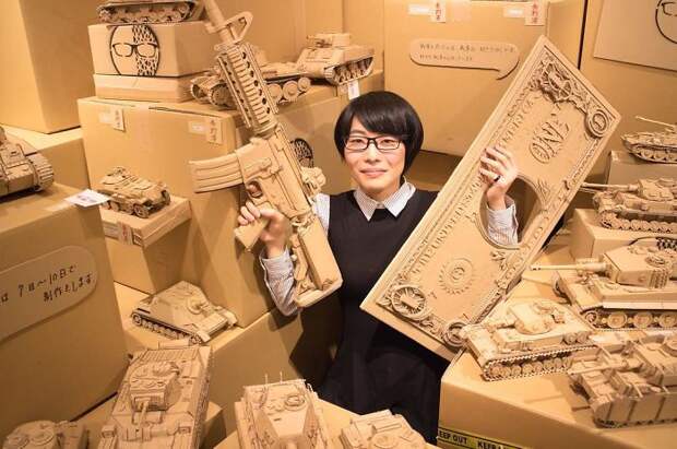 Японка никогда не выбрасывает картонные коробки: она находит им применение получше