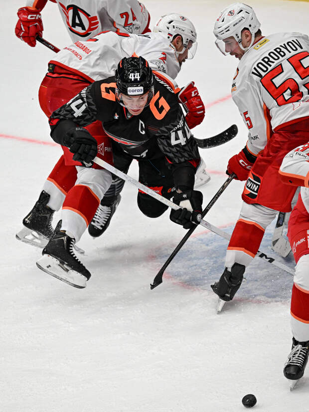 Защитник «Авангарда» Дамир Шарипзянов побил свой же рекорд по очкам за одну регулярку