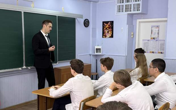 Нижегородским школьникам рассказали о грамотном использовании нейросетей в учебном процессе в рамках проекта «Цифровой ликбез»