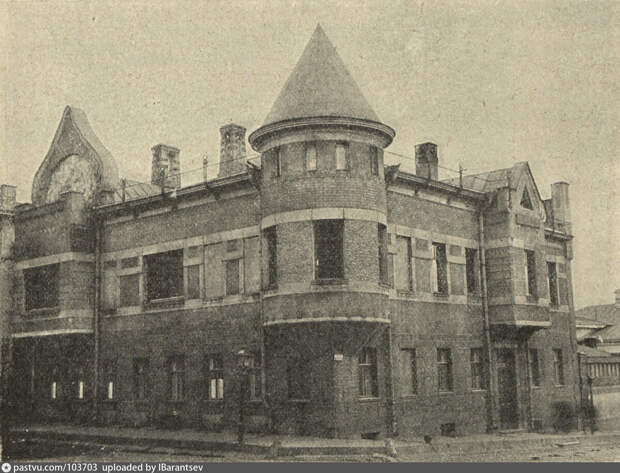 Дом чаеторговца Филиппова на Яузском бульваре, 1913. С сайта www.pastvu.com.