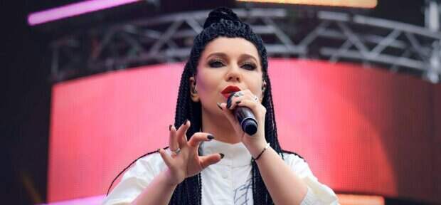 Певица елка с короткой стрижкой. Почему певица елка. Ёлка певица награды. Почему певица елка. Ёлка певица 2023.