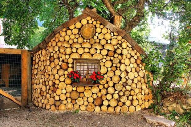 Экостроительство: Очаровательные дома из дров и глины