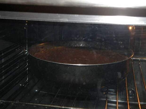 Увеличение теста в объеме минимум в два раза. пошаговое фото этапа приготовления торта Шоколад на кипятке