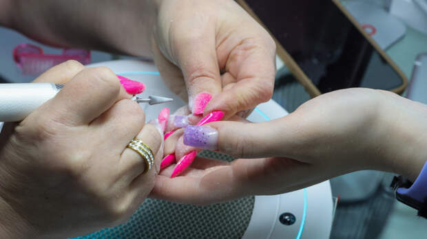 Злоупотребления и барьеры: какие риски влечет ГОСТ на маникюр в России